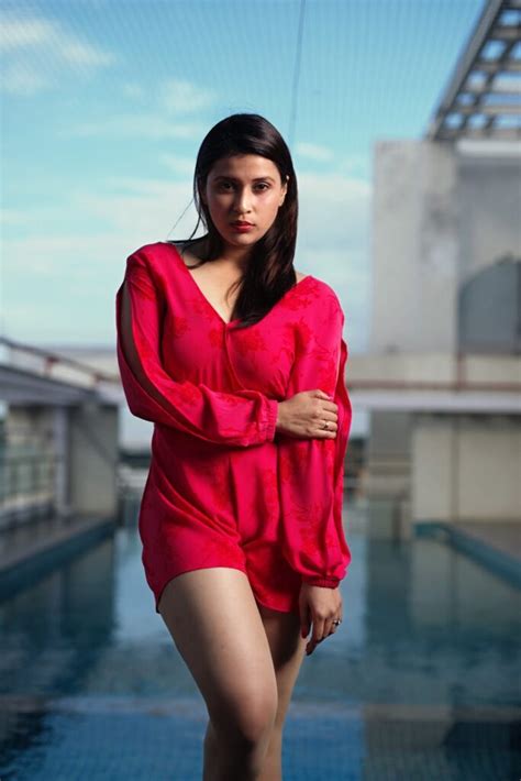 mannara chopra hot|Mannara Chopra's top 15 stunning looks .